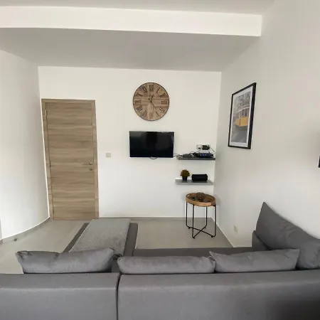 1-C Superbe Appartement Tres Calme Et Bien Decore Charleroi Exterior photo