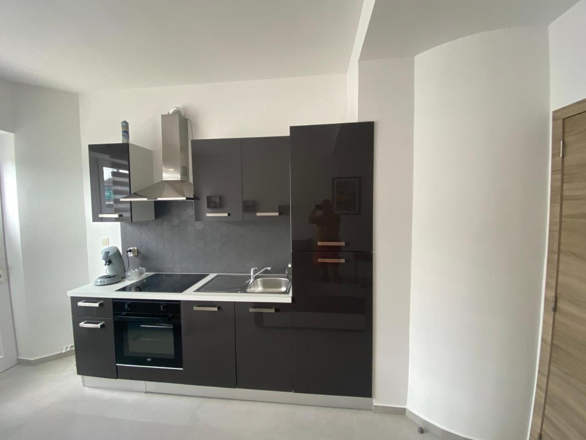 1-c Superbe Tres Calme Et Bien Decore * Charleroi