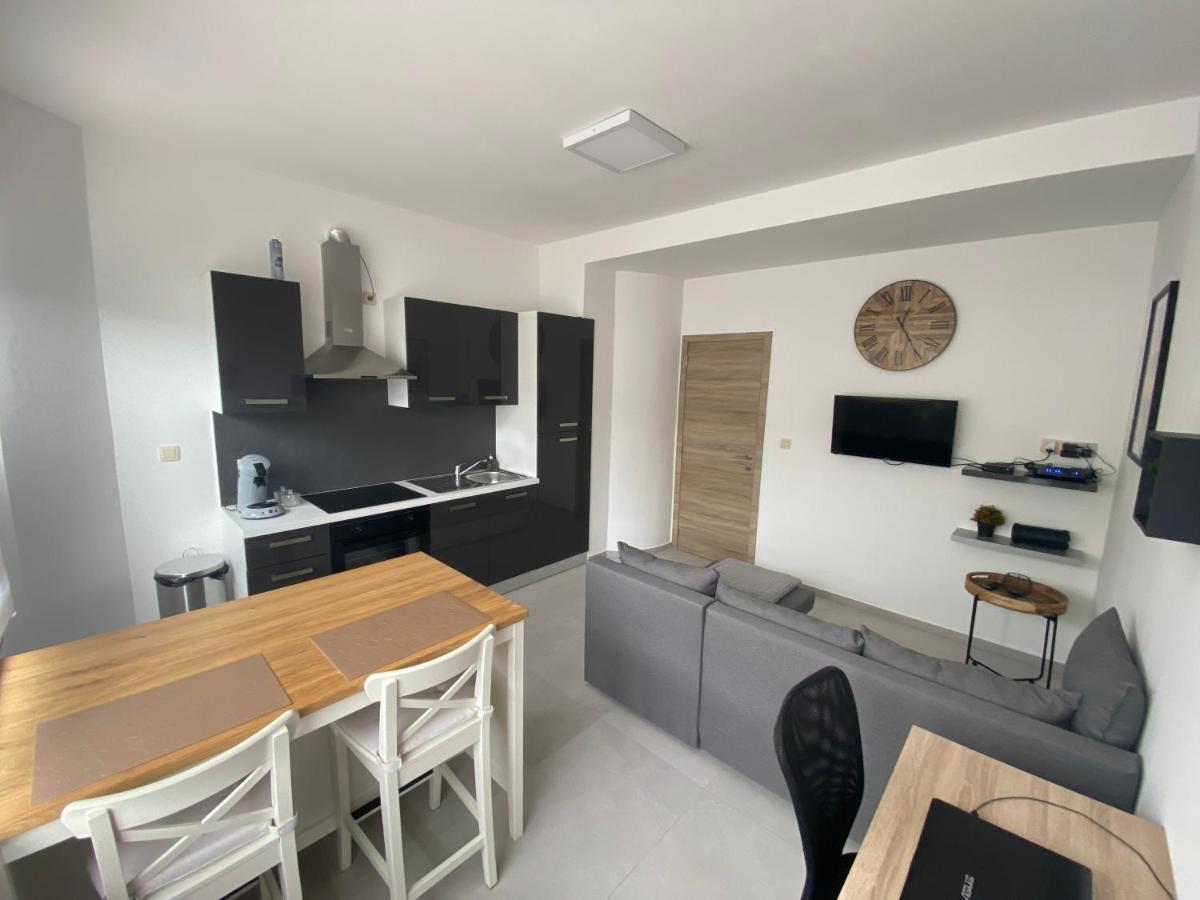 Apartment 1-c Superbe Tres Calme Et Bien Decore *