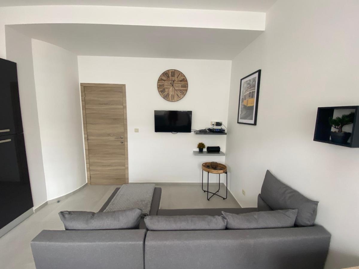 1-c Superbe Tres Calme Et Bien Decore Charleroi