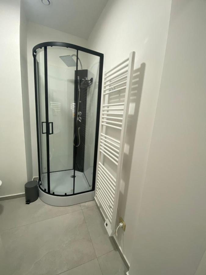 1-c Superbe Tres Calme Et Bien Decore * Charleroi