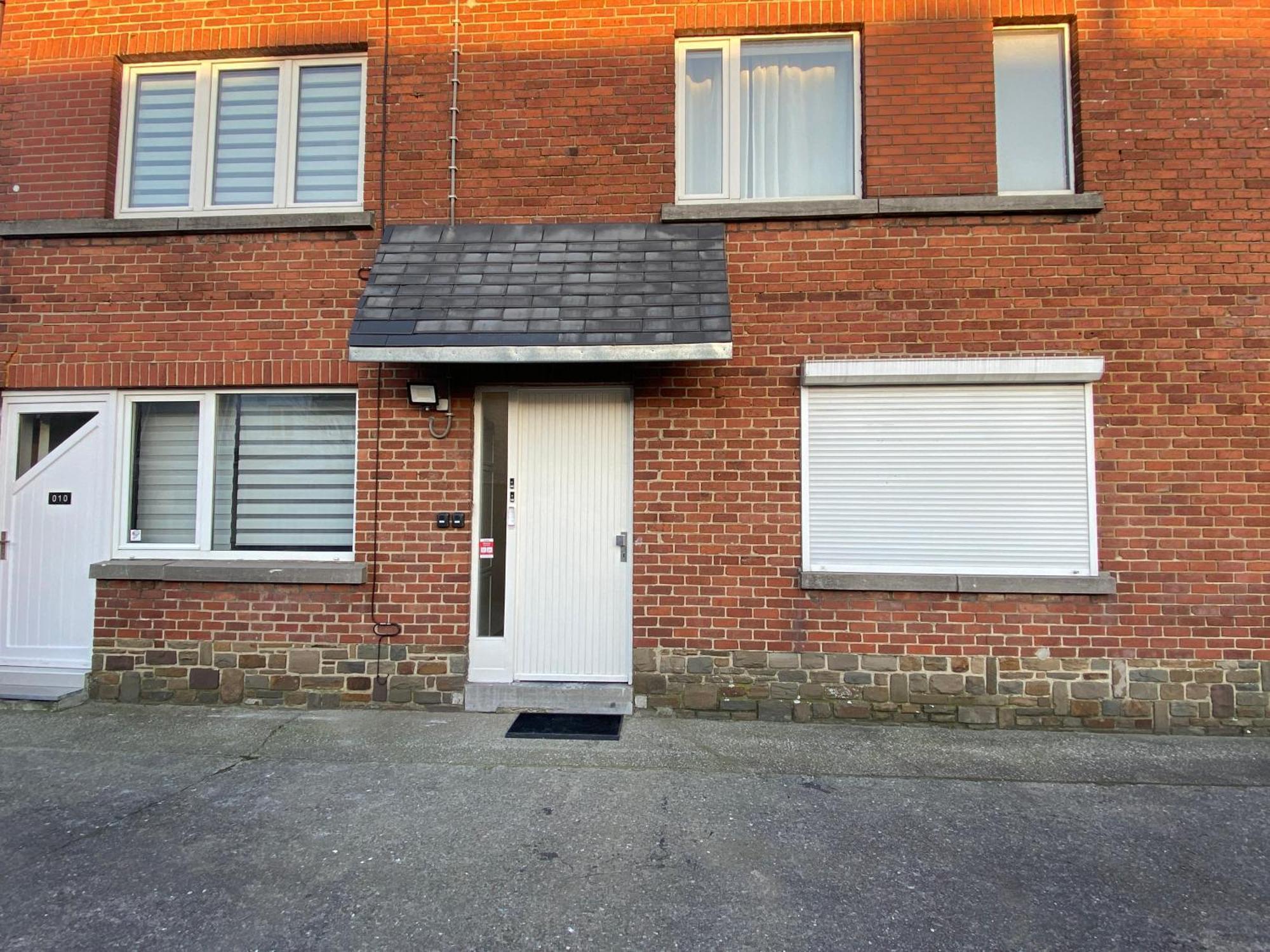 1-c Superbe Tres Calme Et Bien Decore Appartement Charleroi
